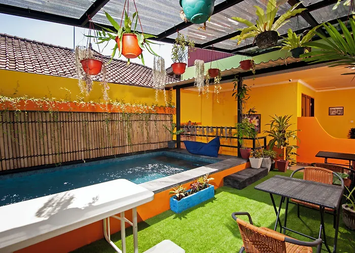 Urban Haven 3* サヌール